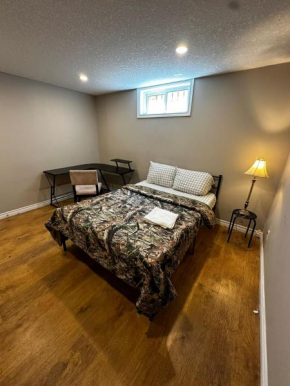 Budget Stay in Kitchener- Near Town Centre- Food, Shopping, Transit K3